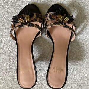 Size6 StuartWeitzman leather sandalsSmall thin heel Good condition Cute details